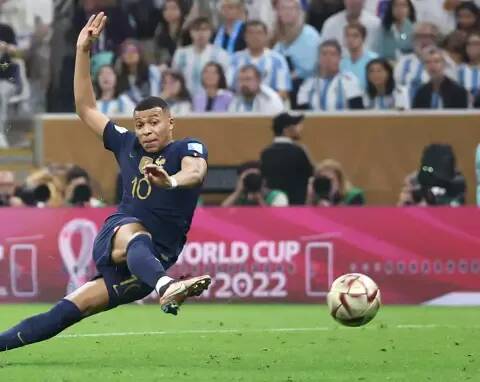 "Je pense que je ne vais jamais digérer": Kylian Mbappé prend la parole après l'échec de la France au Mondial