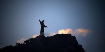Ils voulaient assister au lever du soleil, deux Français interpellés après l'escalade du Christ Rédempteur de Rio au Brésil