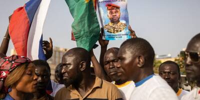 Burkina Faso: pourquoi des drapeaux russes ont-ils été aperçus dans les manifestations?