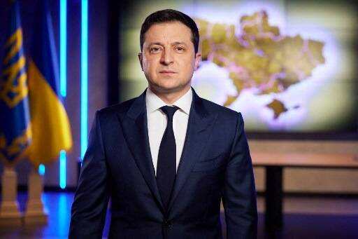 Le président de l'Ukraine Volodymyr Zelensky appelle à ne pas déposer les armes et défendre Kiev