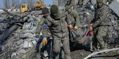 Guerre en Ukraine: une cinquantaine de corps extraits des décombres à Mykolaïv, une cellule pour faciliter l'arrivée des réfugiés à Cannes... Suivez notre direct