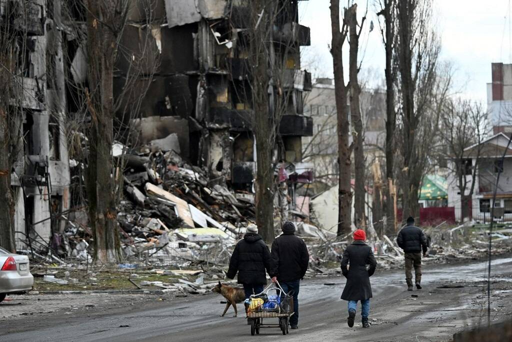 "Je ne peux même pas regarder..." Au nord de Kiev, une ville en ruine émerge après le départ de l'armée russe