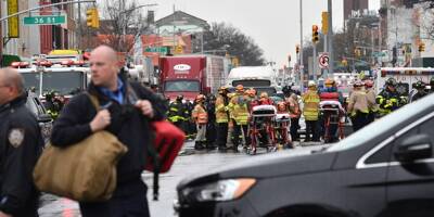 13 blessés, des explosifs retrouvés, un homme recherché... ce que l'on sait après les tirs dans le métro de New York