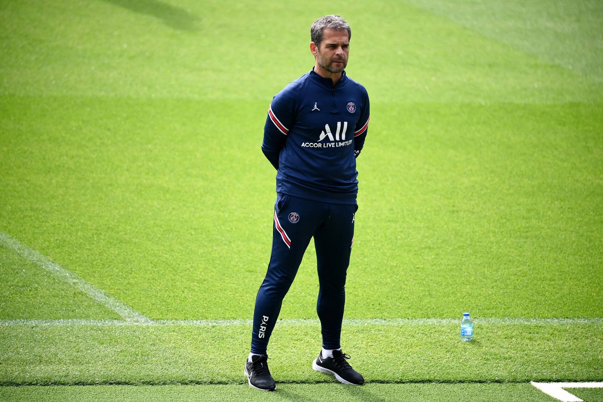 Agression sexuelle: enquête ouverte contre l'ex-entraîneur du PSG Ollé-Nicolle après une plainte d'une joueuse