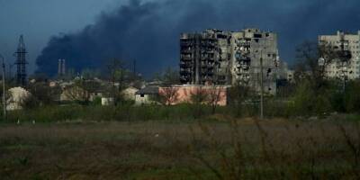 Les Ukrainiens accusent les Russes de tirer durant l'évacuation de civils à Azovstal