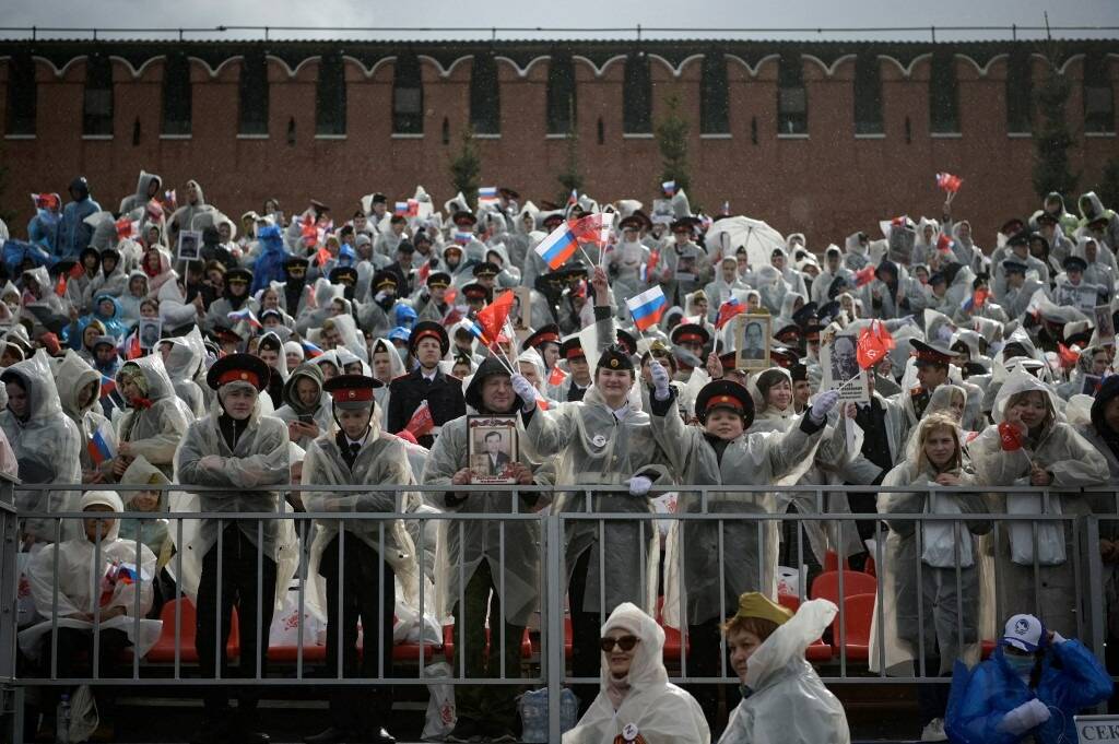 Une marée humaine à Moscou pour rendre hommage au "régiment des immortels"... suivez notre direct sur la guerre en Ukraine