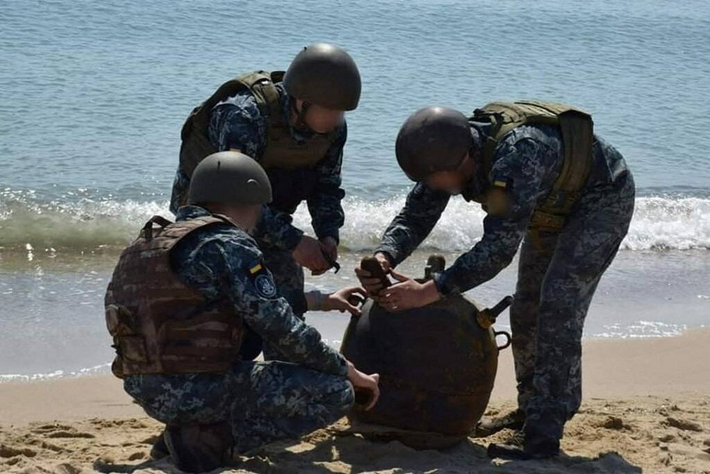 Guerre en Ukraine: on fait le point sur les mines en mer Noire qui empêchent la levée du blocus céréalier