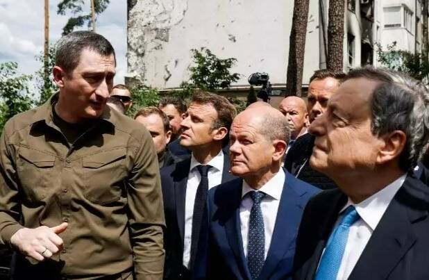 Guerre en Ukraine: ce qu'il faut retenir de la visite d'Emmanuel Macron à Irpin, ville martyre de la banlieue de Kiev