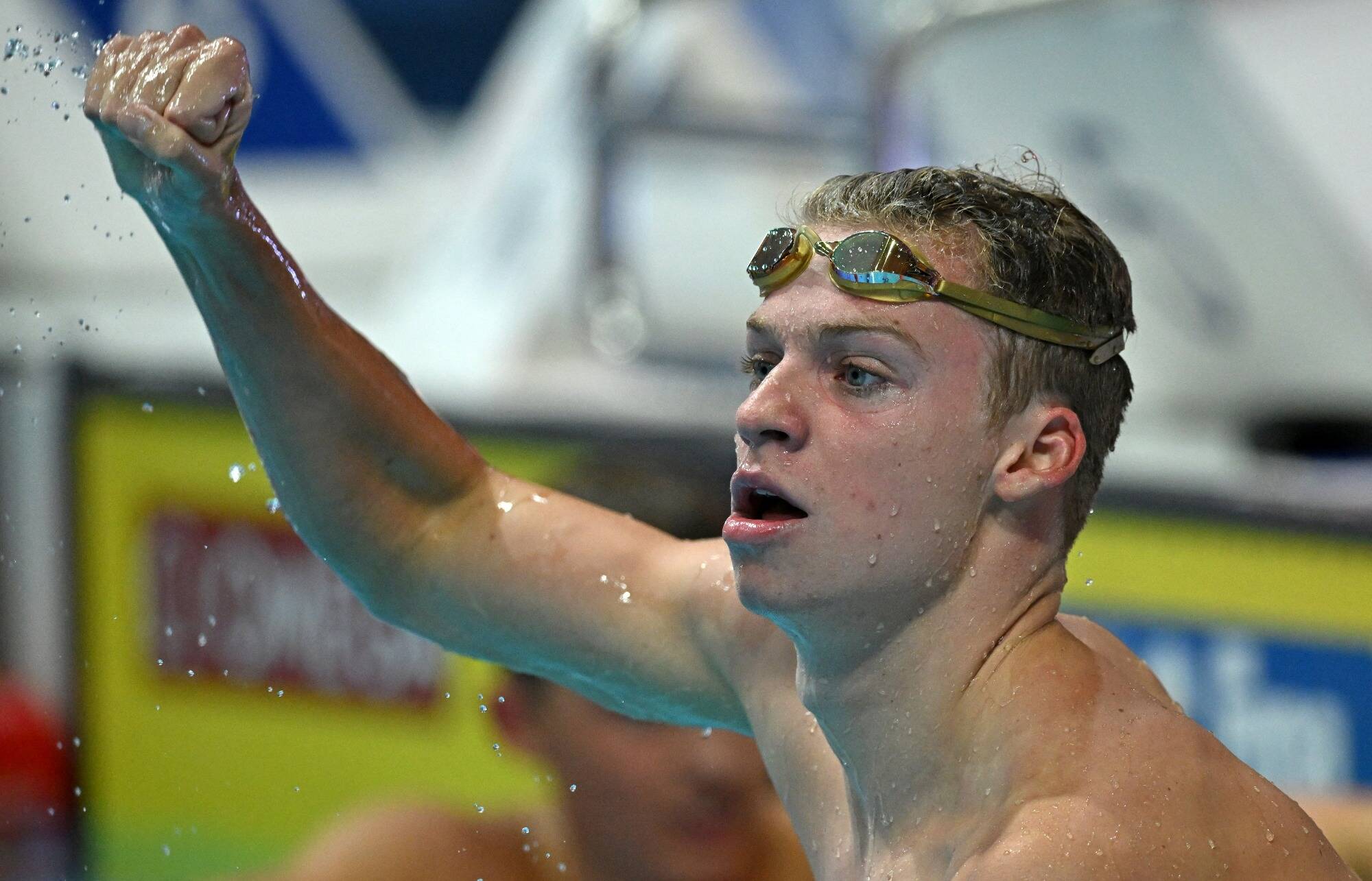 Coupe du monde en petit bassin: Léon Marchand se retire de deux épreuves mais vise encore un triplé sur 4 nages