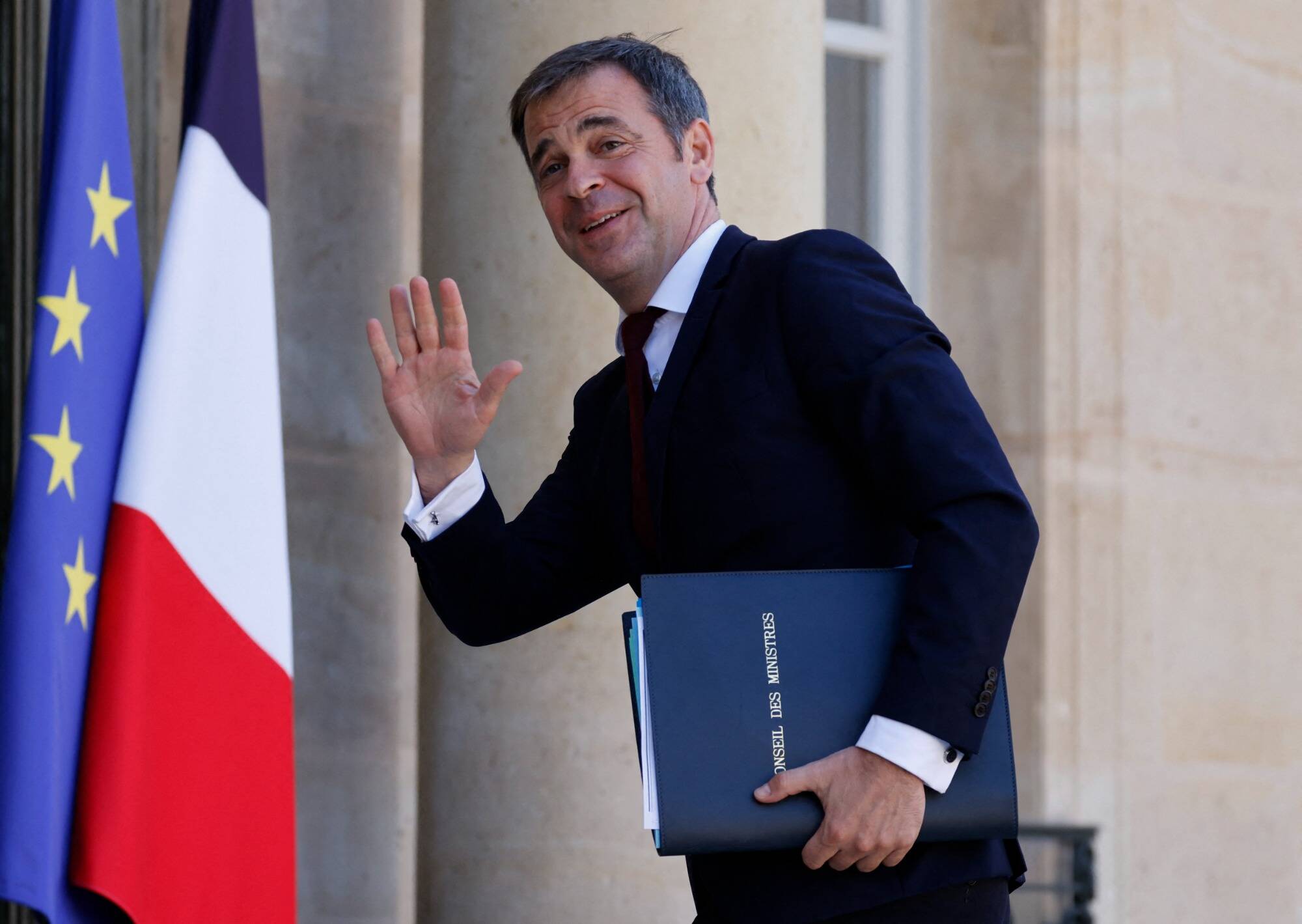 Olivier Véran appelle les Français à "changer leurs habitudes" pour éviter le "rationnement" de l'énergie cet hiver