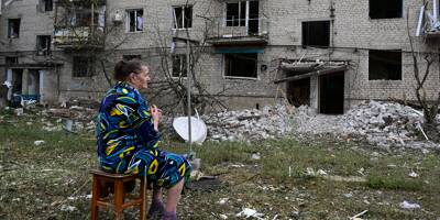 Ukraine: le bilan grimpe à 15 morts après la frappe russe sur un immeuble, cinq personnes sauvées