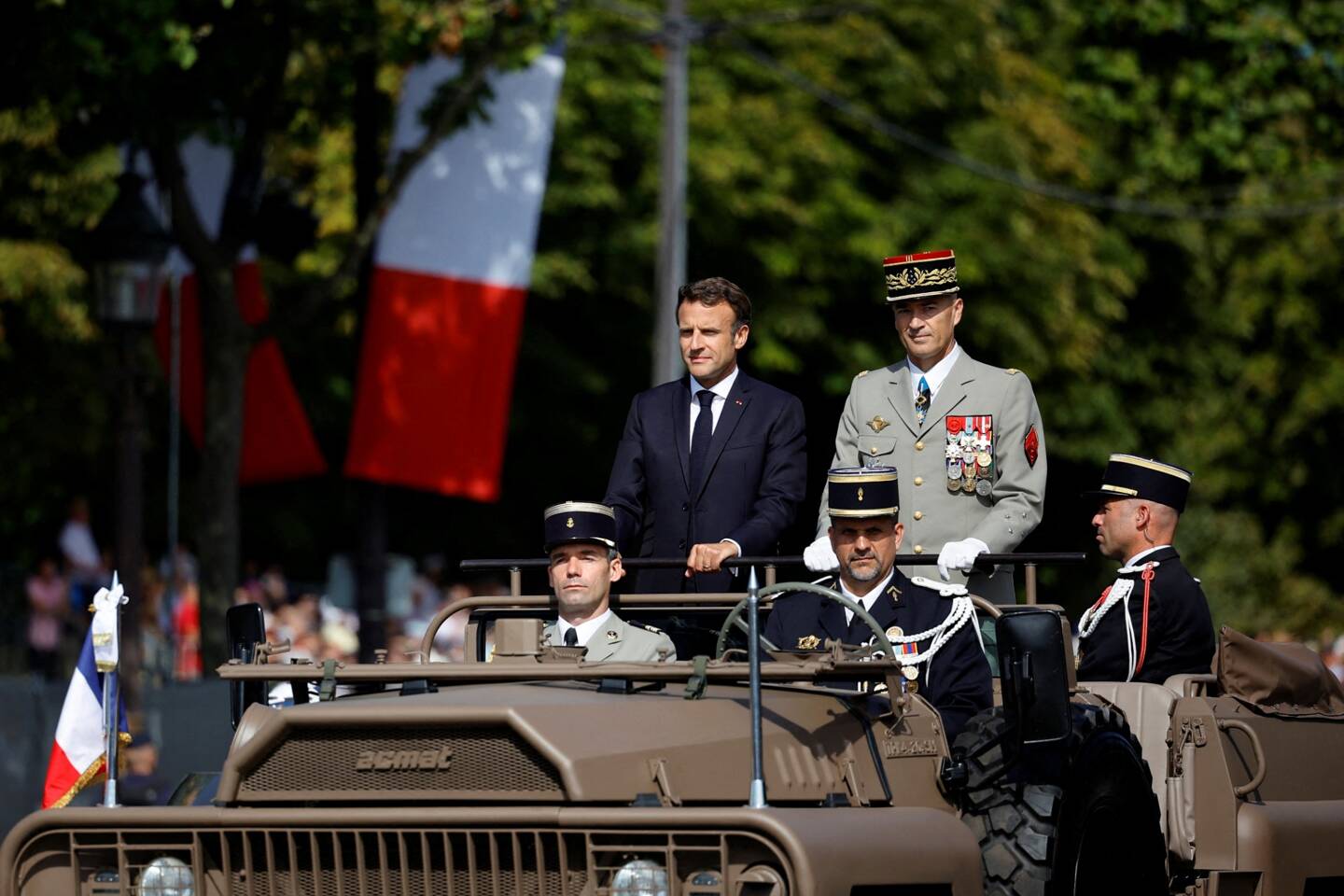 Emmanuel Macron passant les troupes en revue, ce 14 juillet 2022.