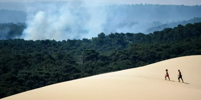 Trois ans après les incendies de l'été 2022, la question de la reconstruction des campings autour de la dune du Pilat fait débat