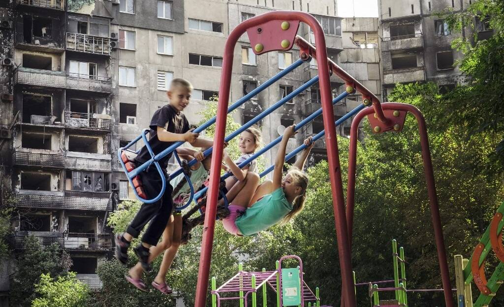 En surface ou souterraine, l'Ukraine se prépare pour une rentrée scolaire au rythme des sirènes