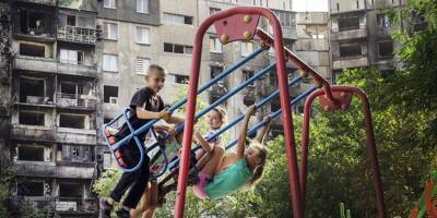 En surface ou souterraine, l'Ukraine se prépare pour une rentrée scolaire au rythme des sirènes