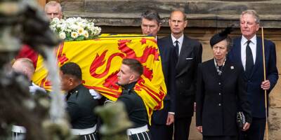 Le cercueil d'Elizabeth II poursuit son dernier voyage à travers le Royaume-Uni: suivez notre direct