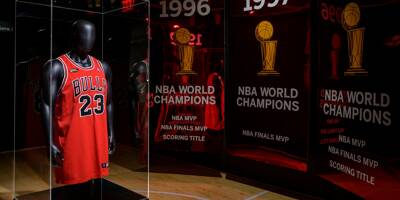 Un maillot du basketteur Michael Jordan vendu aux enchères pour plus de 10 millions de dollars (Sotheby's)