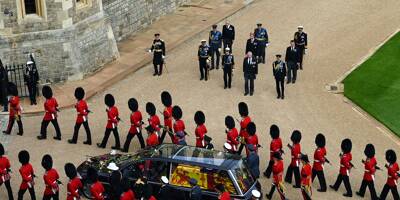 Funérailles de la reine Elizabeth II en direct: les attributs de la royauté retirés du cercueil désormais descendu dans le caveau royal, au son d'une cornemuse