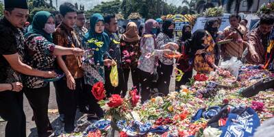 Des policiers objets d'une enquête après la bousculade meurtrière dans un stade en Indonésie