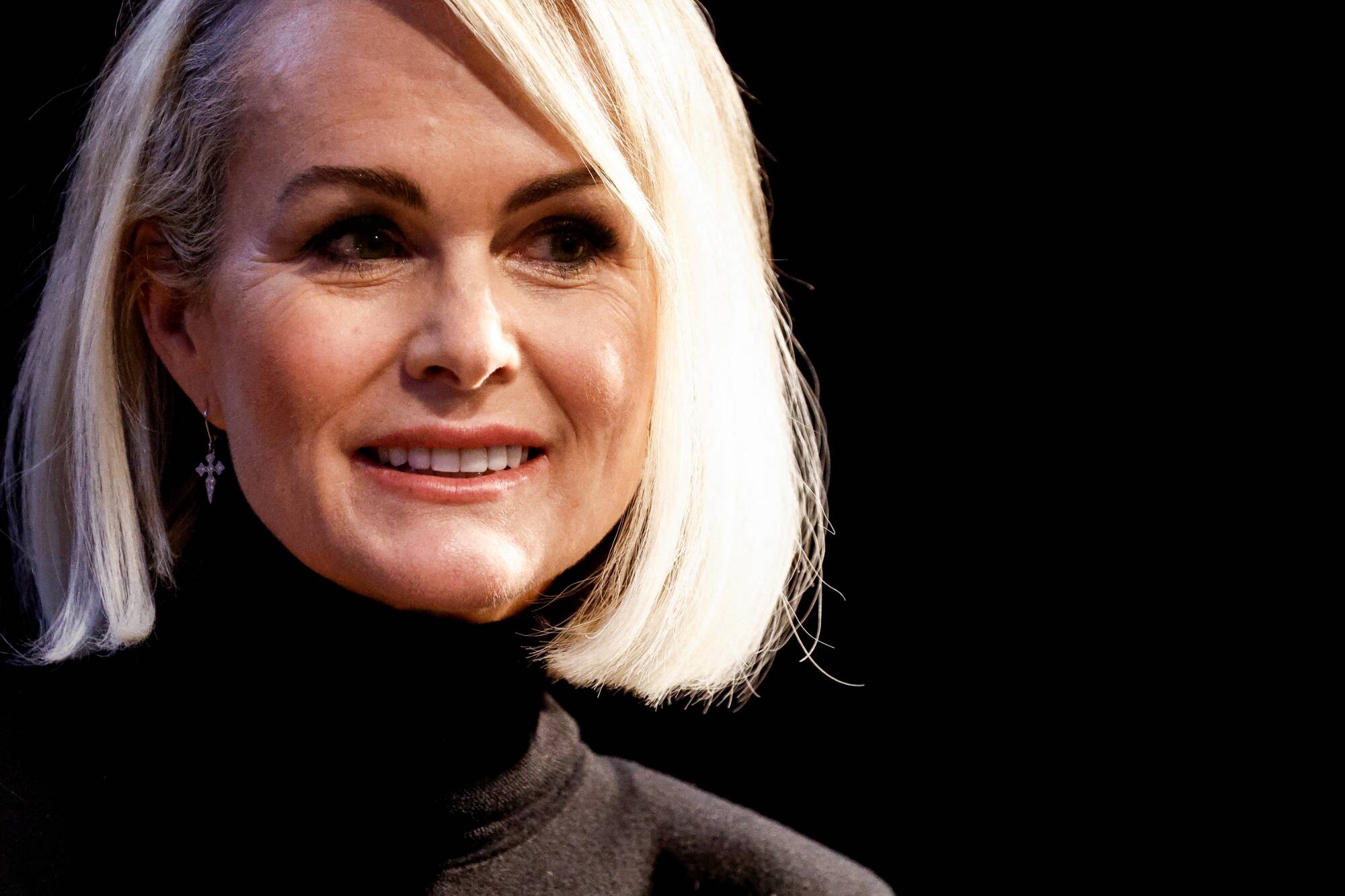 "Il a laissé beaucoup d'emmerdes": Laeticia Hallyday confie continuer à régler les dettes de Johnny