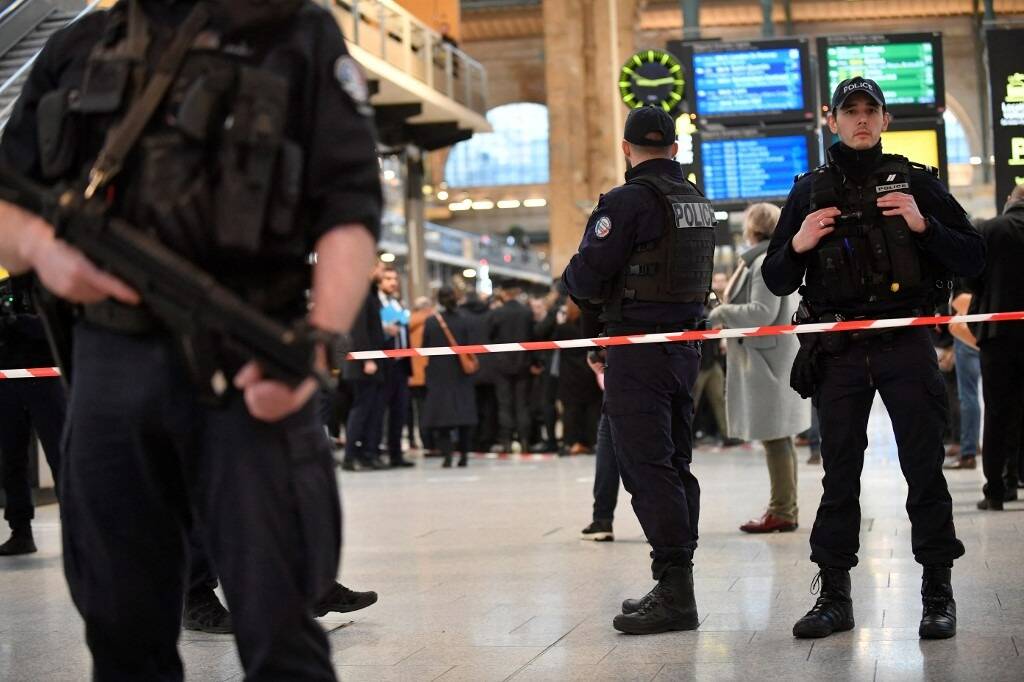 Un jeune Libyen sous le coup d'une OQTF: on en sait plus sur l'assaillant qui a fait six blessés à Paris