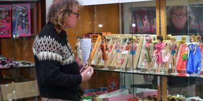 La plus grande vente aux enchères de poupées Barbie d'Europe se tient à Pau