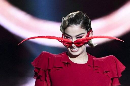 Découvrez "Evidemment", la chanson interprétée par La Zarra pour représenter la France à l'Eurovision