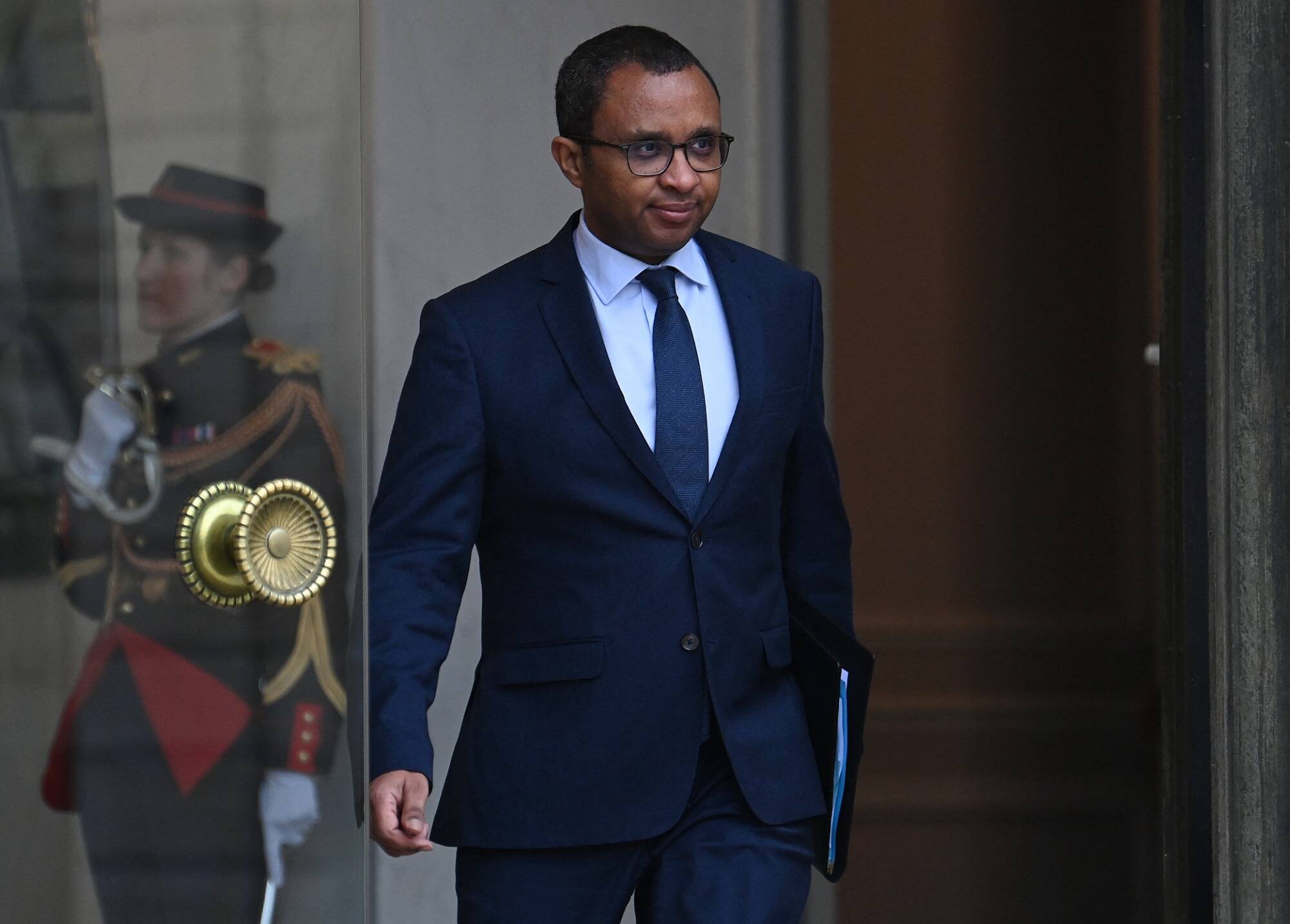 Est-ce que les ministres qui quittent le gouvernement touchent une retraite ou une indemnité de départ?