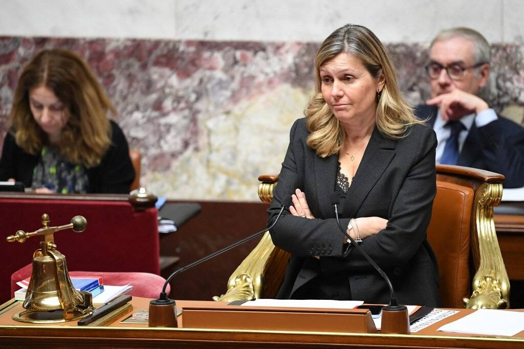 "Ferme ta gueule" de Larcher à Mélenchon: Yaël Braun-Pivet comprend mais opte pour "une autre tactique", le "mépris"