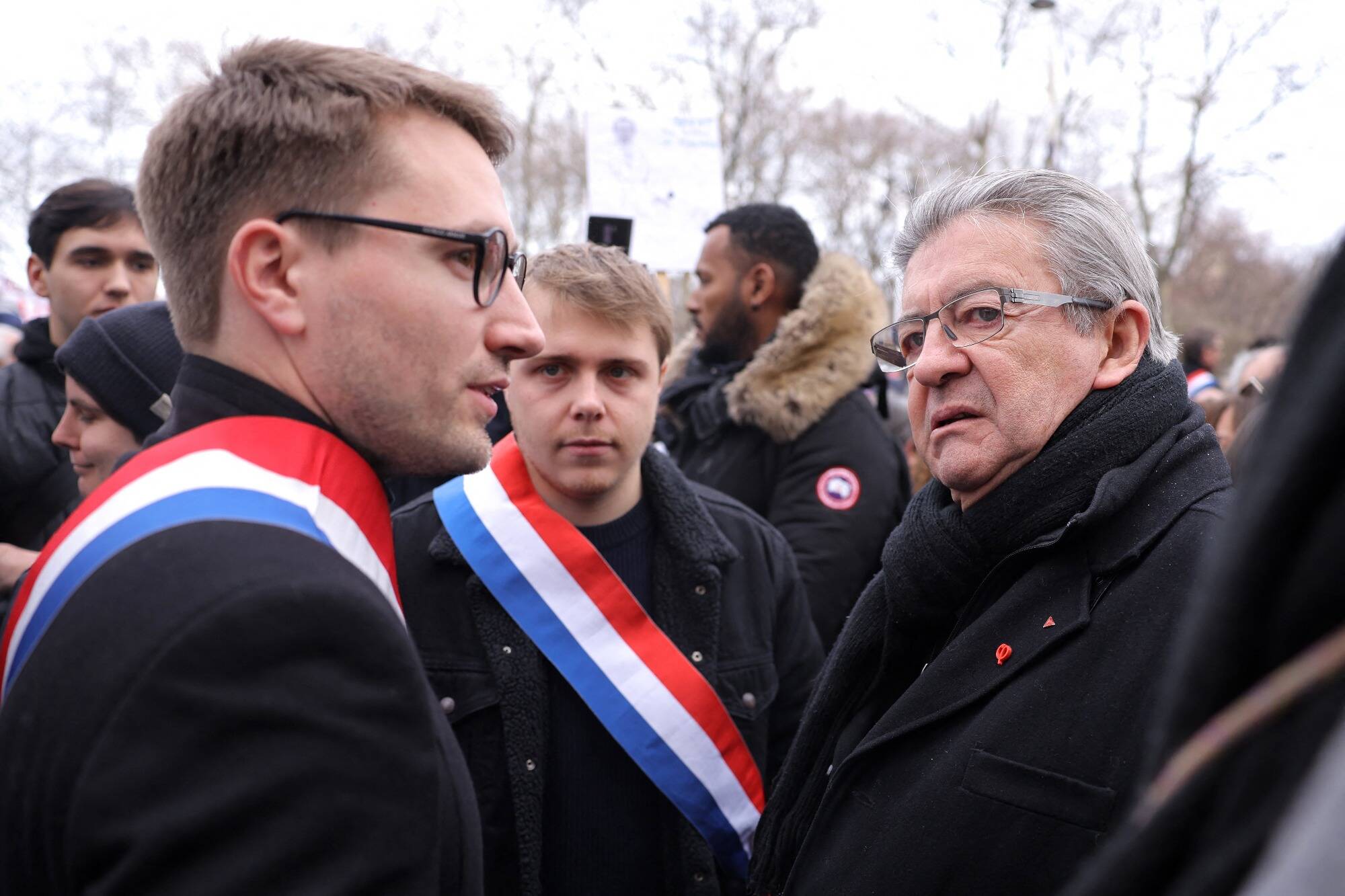 Les images du député de la Nupes victime de coups de matraque lors de la mobilisation à Paris contre la réforme des retraites