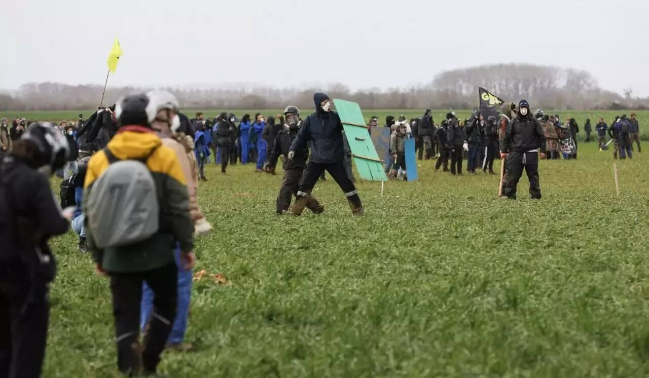 Bassines des Deux-Sèvres: le pronostic vital d'un manifestant blessé n'est plus engagé, selon les organisateurs
