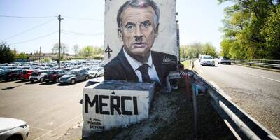 Une trentaine d'affiches représentant Emmanuel Macron en Hitler placardées à Avignon