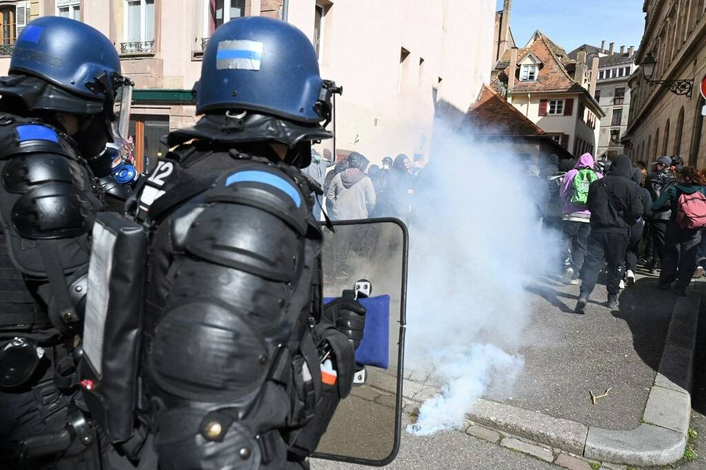 Retraites: un militant CGT condamné à de la prison avec sursis pour avoir jeté une bouteille contre les forces de l'ordre à Strasbourg