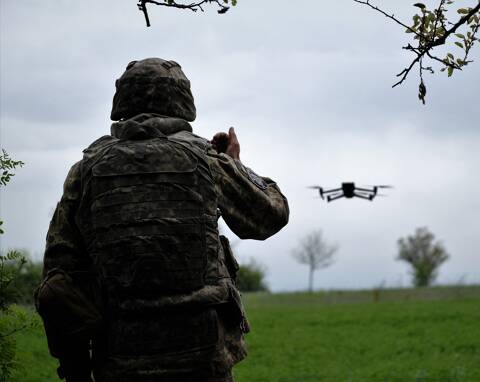 Guerre en Ukraine : avec son petit drone, cet adolescent a permis