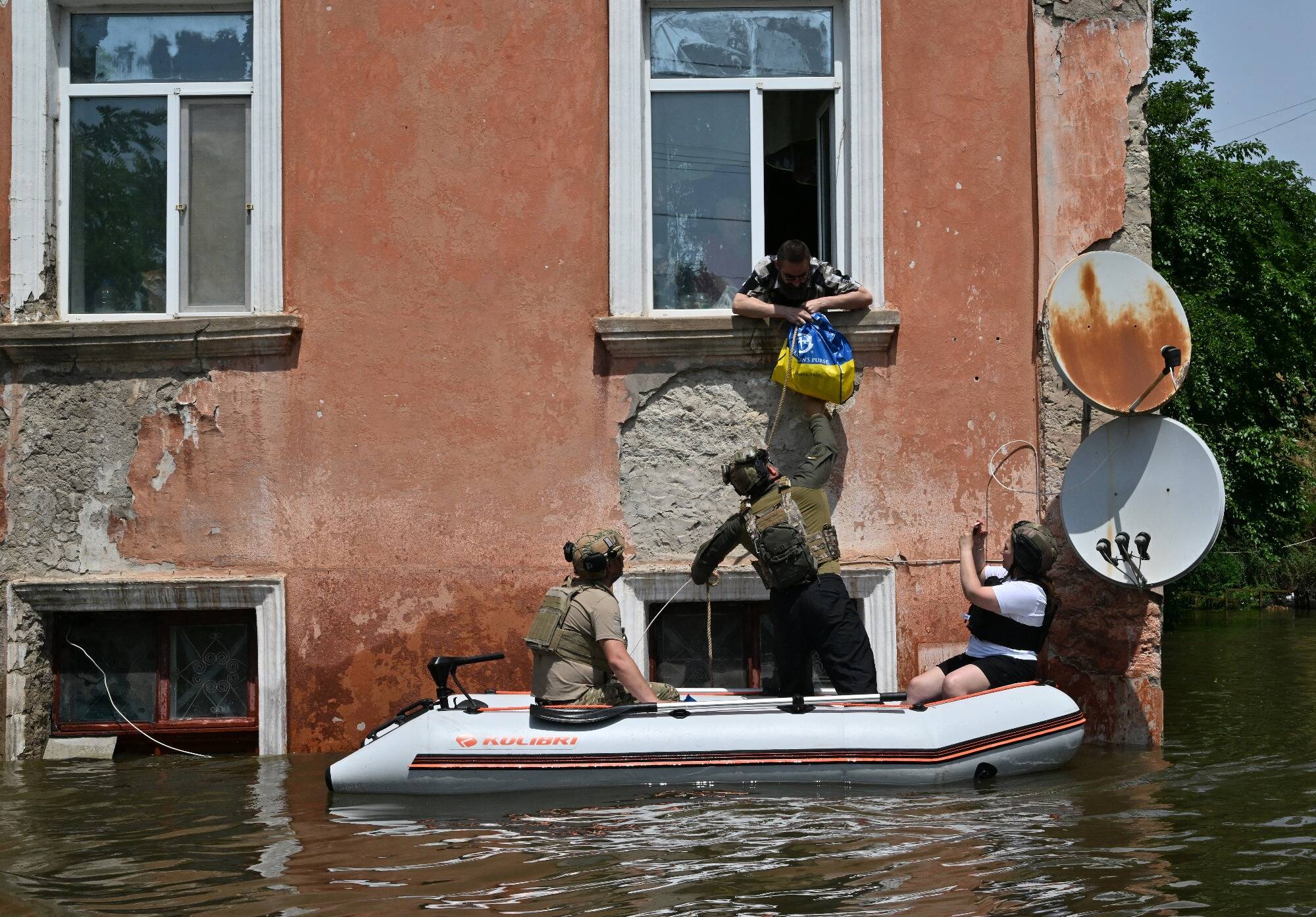 Guerre en Ukraine en direct: 5 morts et 13 disparus dans les inondations, difficultés d'accès à l'eau potable pour des "centaines de milliers" de personnes