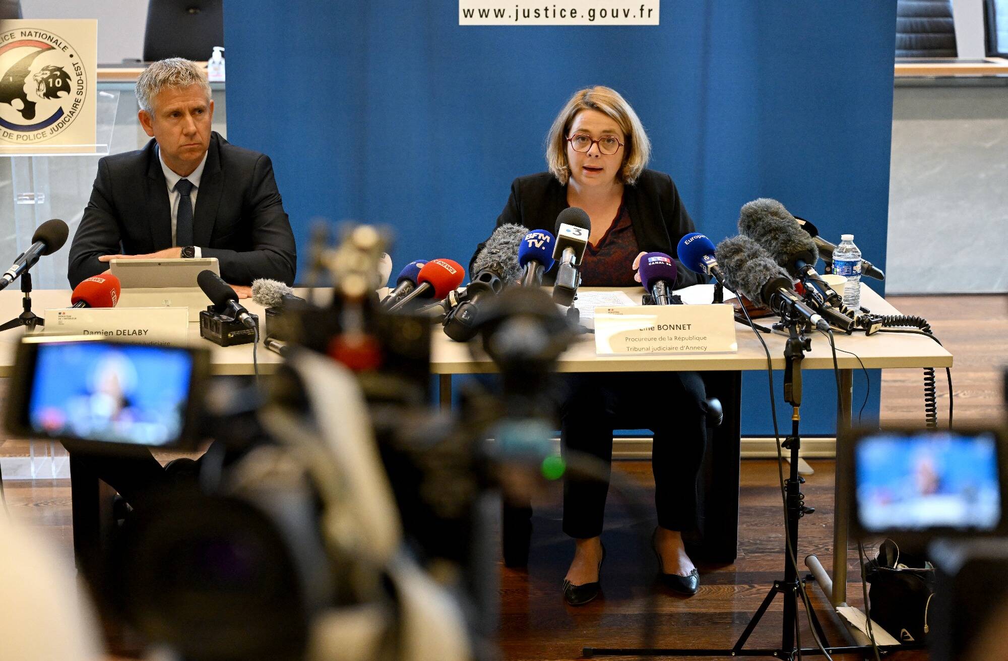 Attaque au couteau à Annecy: mise en examen du suspect, état de santé des victimes, ce qu'il faut retenir des déclarations de la procureure de la République