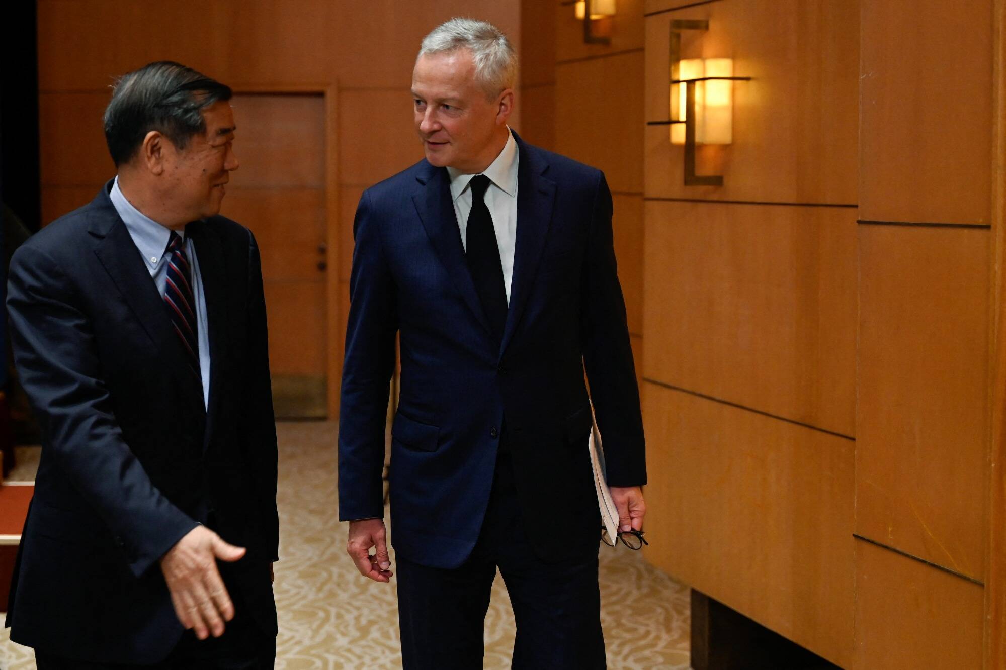 A Pékin, Bruno Le Maire fait les yeux doux aux investisseurs chinois