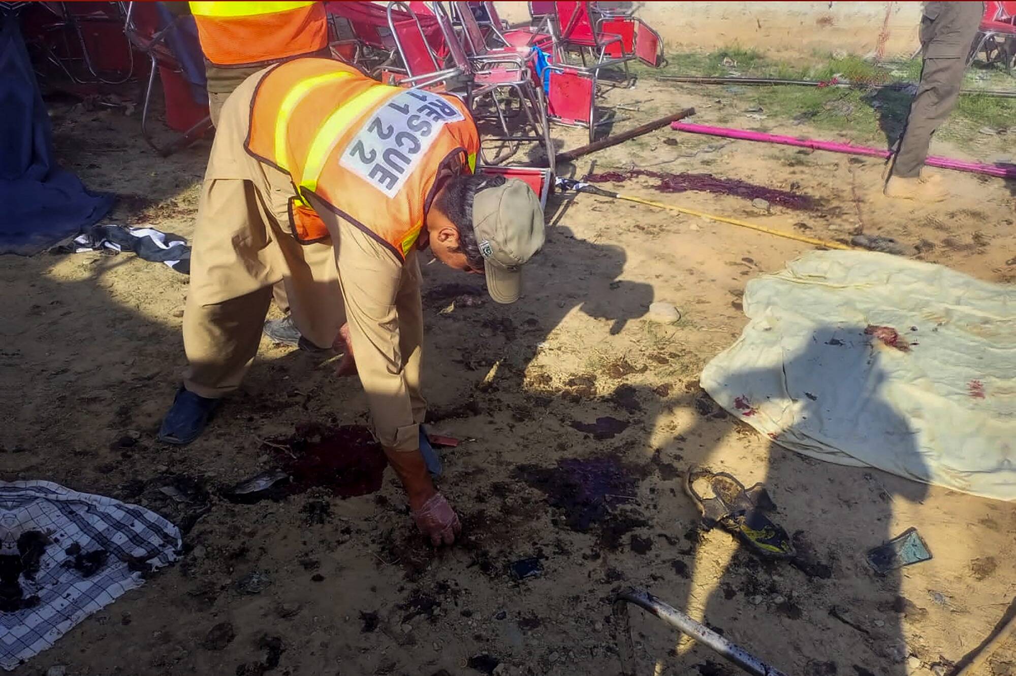 Pakistan: au moins 39 morts dans l'explosion d'une bombe lors d'un meeting politique