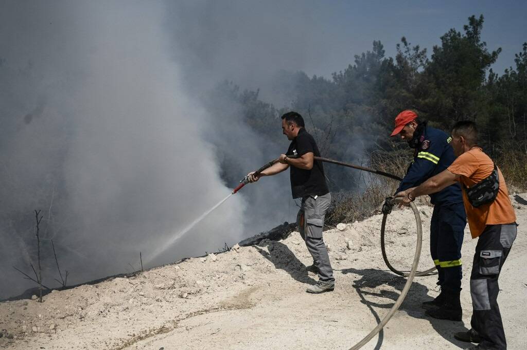 Incendies en Grèce: les pompiers luttent toujours contre les flammes dans le nord-est du pays