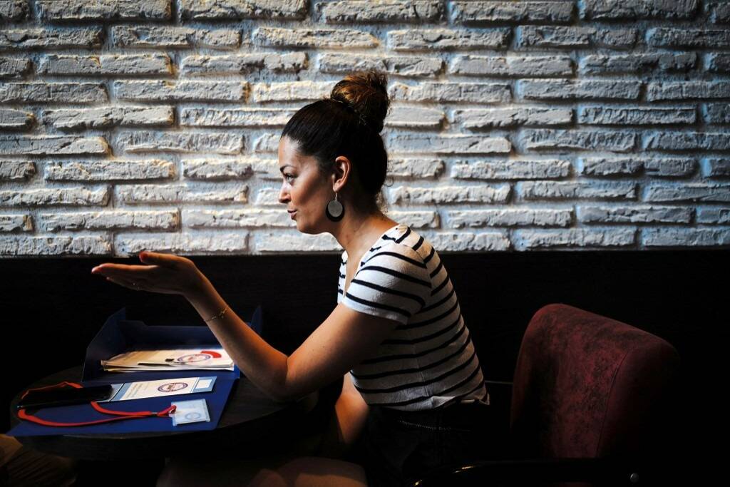 "Je fais tout de A à Z": cette youtubeuse enquête sur des personnes disparues pour aider les familles