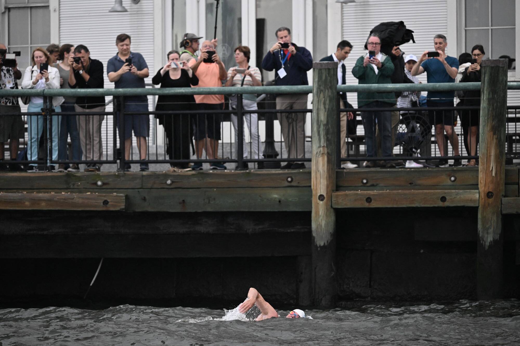 Un Britannique a nagé 500 km pendant 32 jours dans un fleuve de New York pour alerter sur la pollution des eaux