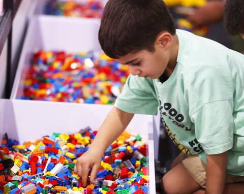 Lego crée de nouvelles briques pour les enfants non-voyants - Nice-Matin