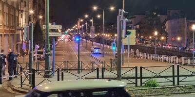 Deux morts après des coups de feu à Bruxelles, le suspect en fuite