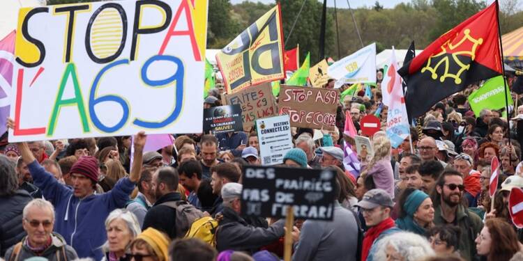Une nouvelle manche du bras de fer entre pro et anti: la justice se penche sur une demande de reprise du chantier de l'A69