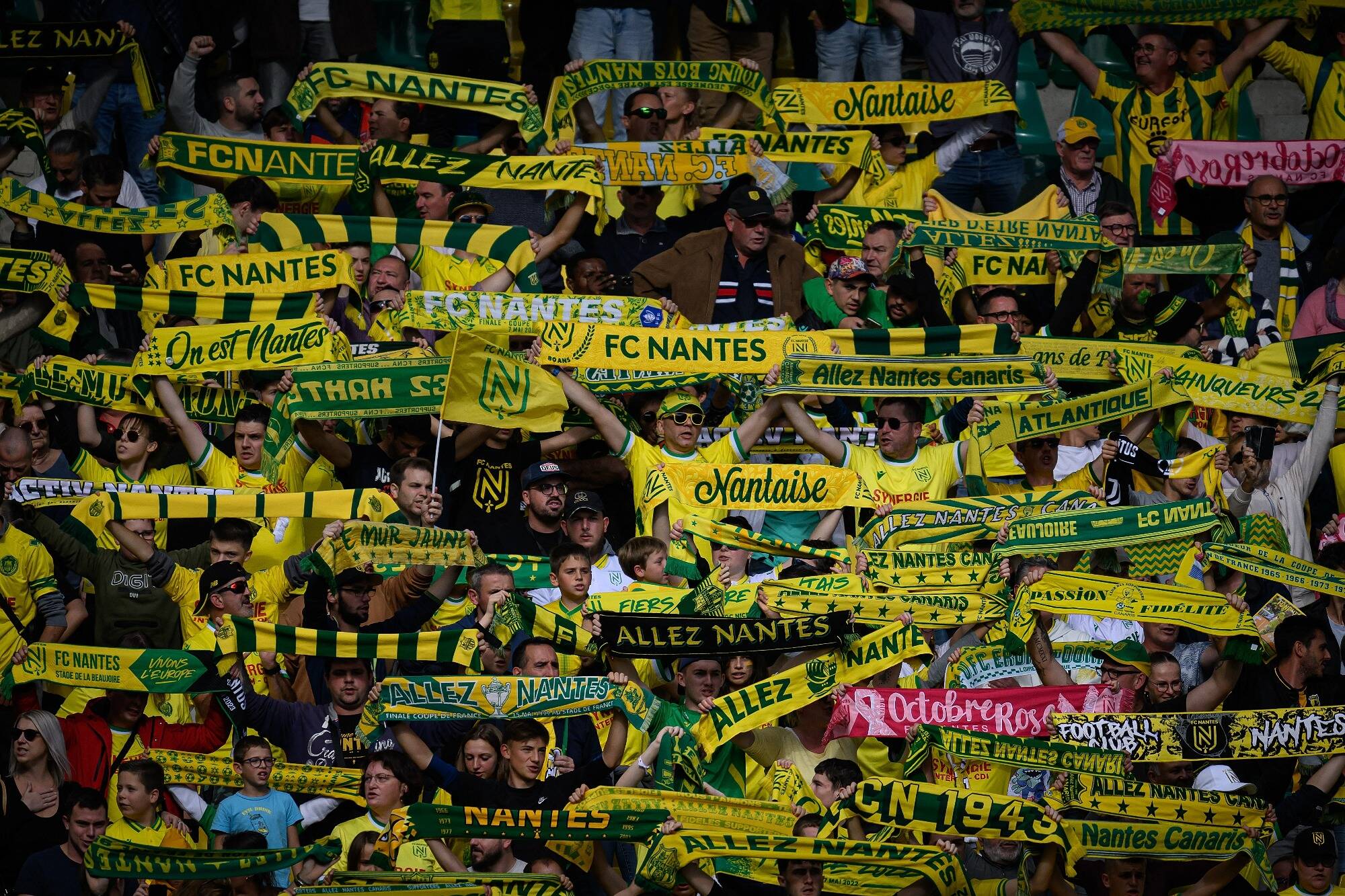 "Une horde de supporter encagoulés nous a attaqués": le témoignage d'un chauffeur de VTC attaqué avant Nantes-Nice