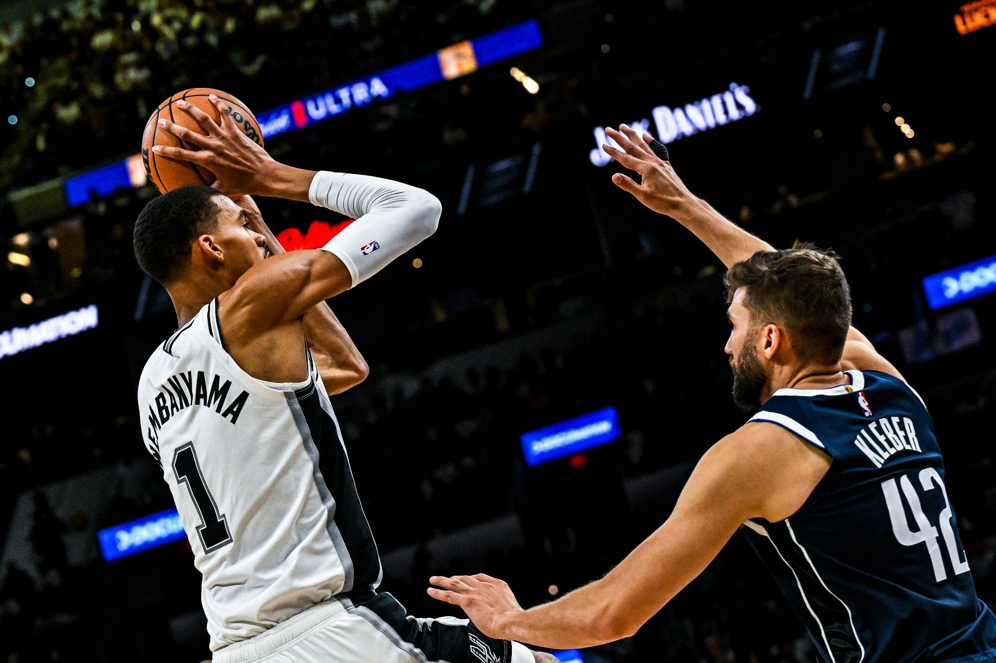 "J'ai peut-être voulu trop bien faire": la comète Victor Wembanyama a frappé la NBA, malgré un premier match perdu