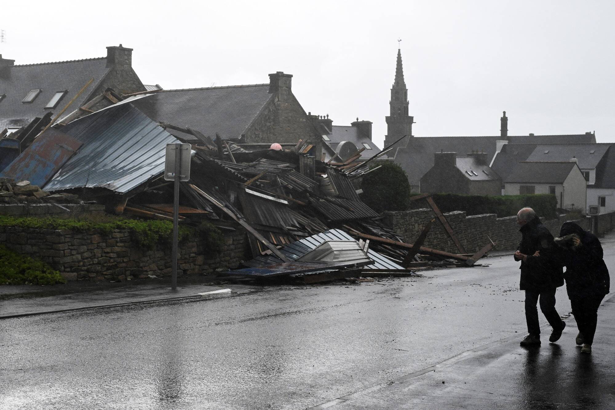 Jusqu'à 207km/h: La Tempête Ciaran Souffle Très Fort, Des Rafales De ...