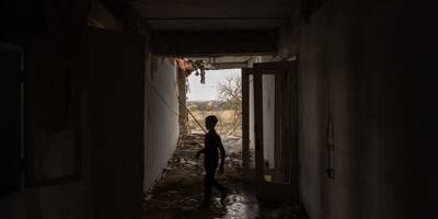 Guerre en Ukraine: garder les enfants sous les bombes ou les envoyer en lieu sûr, le dilemme des parents à Kherson