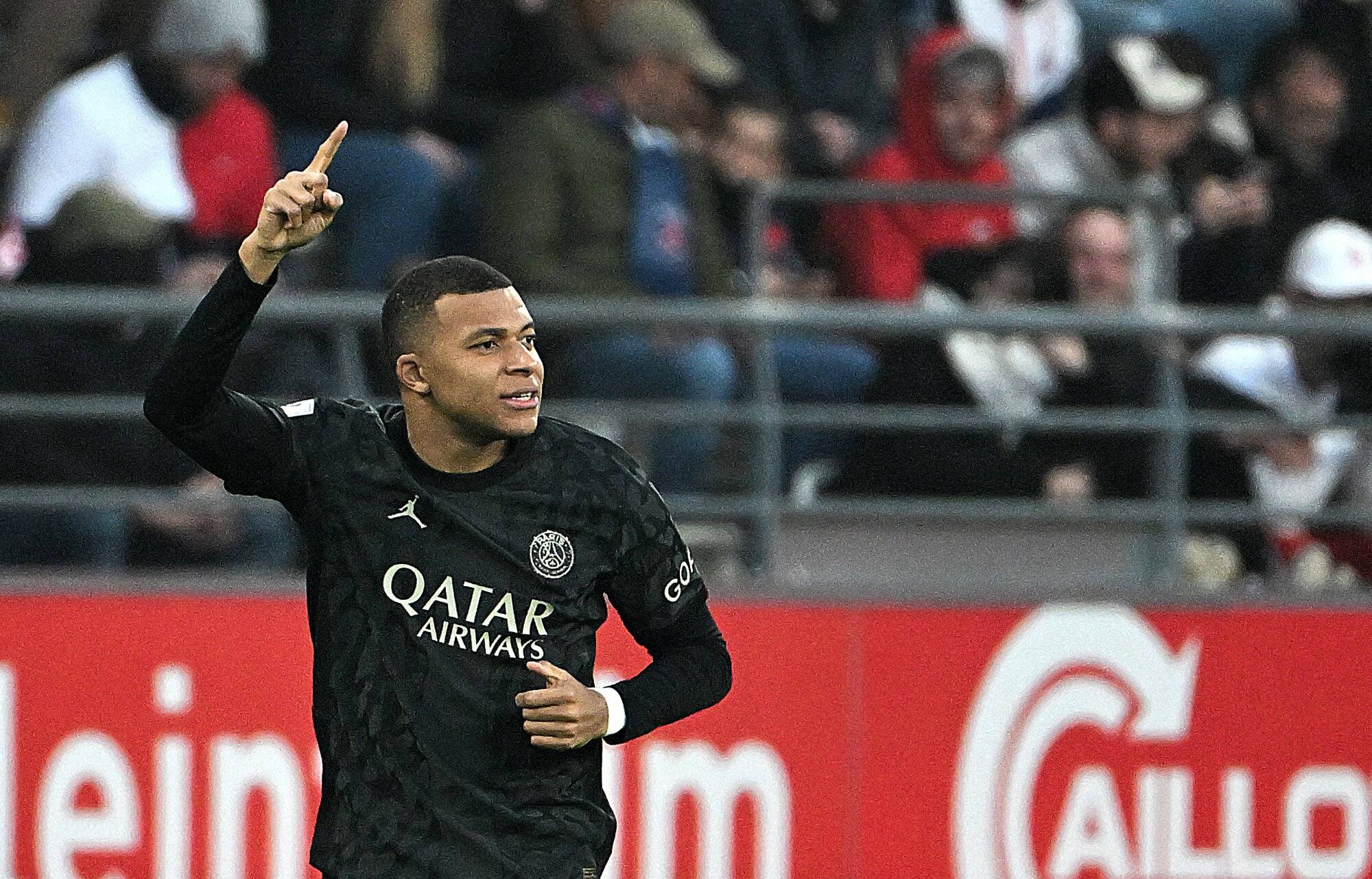 Le PSG prend la place de leader à l'OGC Nice grâce à un triplé de Mbappé à Reims (3-0)