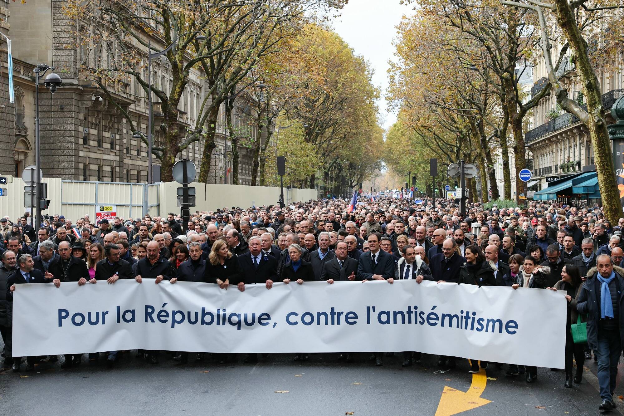 Des dizaines de milliers de personnes rassemblées pour la grande marche contre l'antisémitisme à Paris